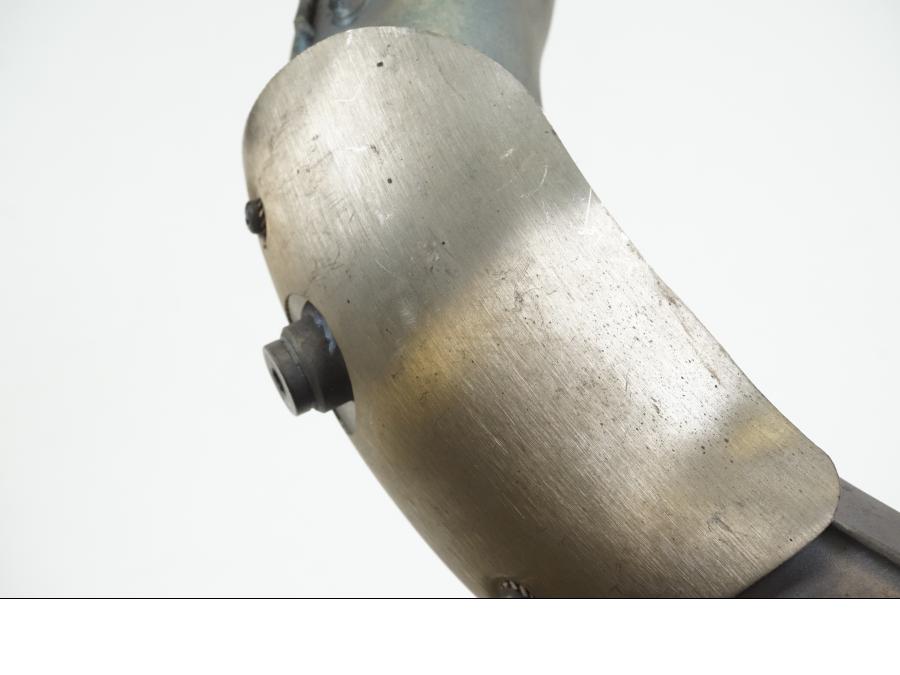 Snett uppifrån på Grenrör från en Aprilia RSV 1000 -2008 motorcykel.