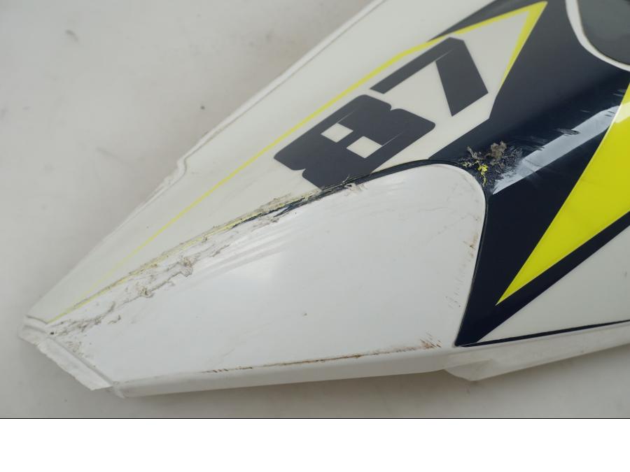 Höger sida på Kåpor från en Husqvarna 701 SUPERMOTO ABS -2016 motorcykel.