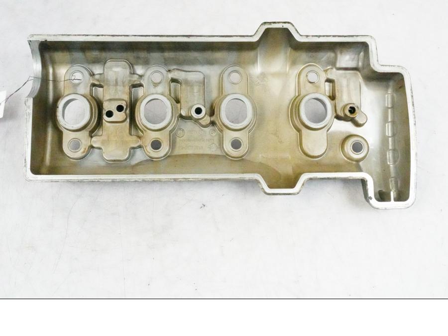 Snett uppifrÄn pÄ VentilkÄpa frÄn en BMW K 1200 S -2005 motorcykel.