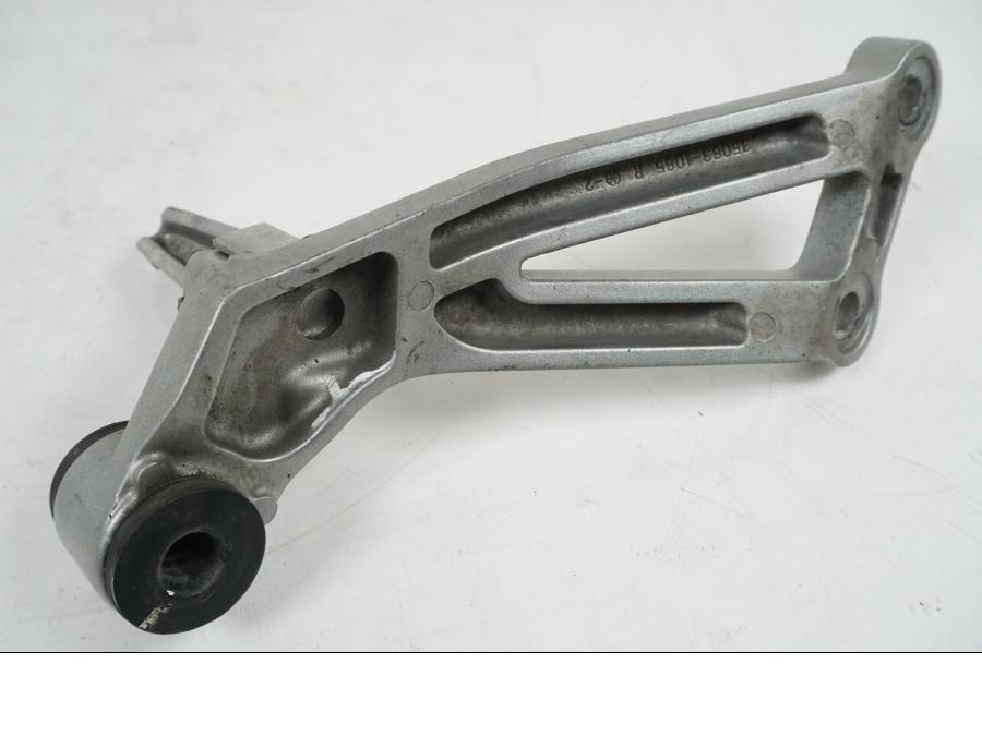 Extrabild2 på Fotpinnefäste från en Kawasaki Z 750 -2006 motorcykel.