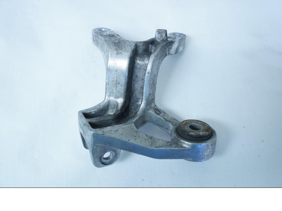 Baksidan på Fotpinnefäste från en Yamaha YZF 1000 R -1997 motorcykel.