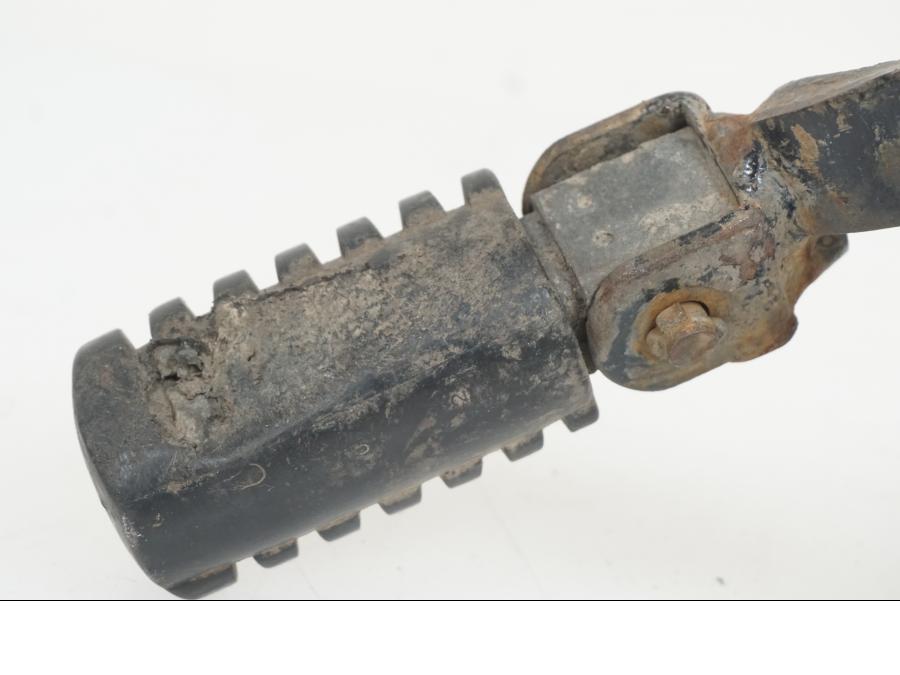 Snett nerifrån på Fotpinne från en Yamaha XT 600 -1990 motorcykel.