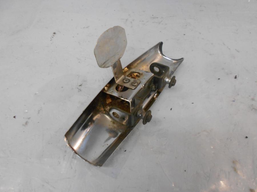 Höger sida på Blinkersfäste från en Kawasaki VN 1500 Classic Tourer -2002 motorcykel.