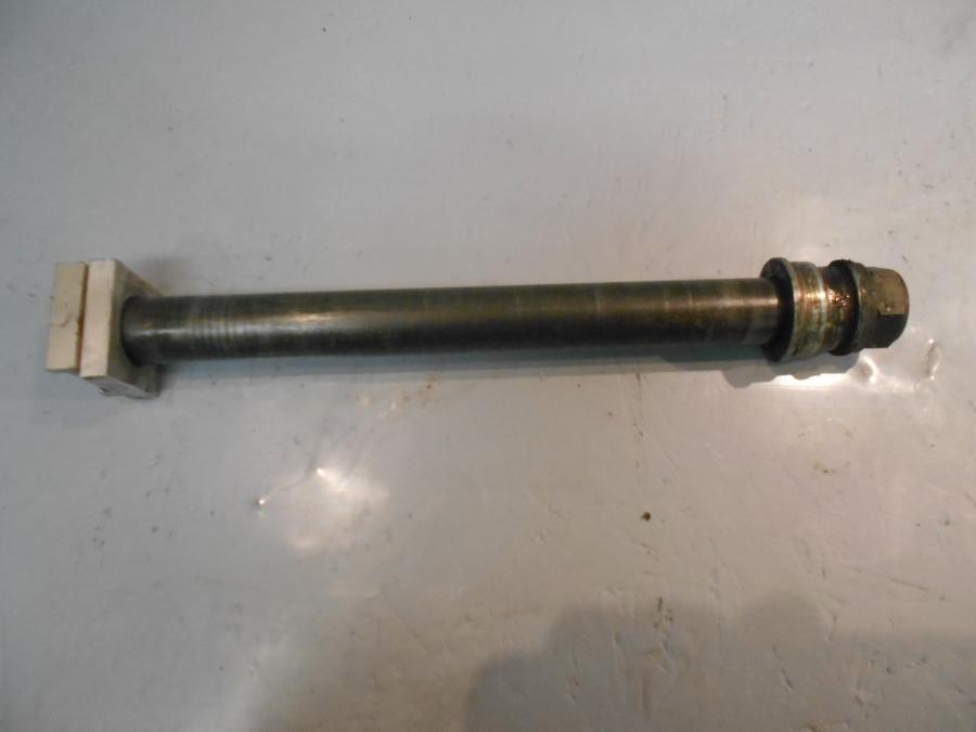 Framsidan på Axel från en Yamaha FZS 1000 -2002 motorcykel.