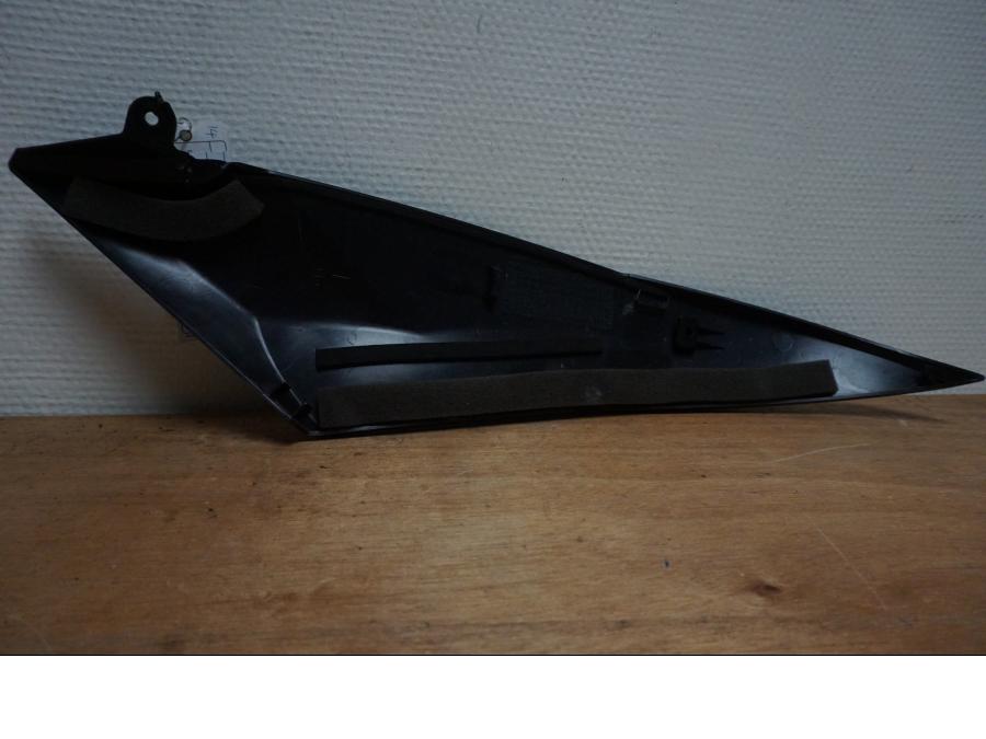 Baksidan på Sidopanel från en Yamaha YZF R6 -2006 motorcykel.