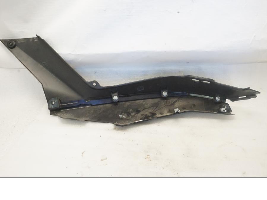 Baksidan på Bakvinge från en KTM 125 Duke -2015 motorcykel.