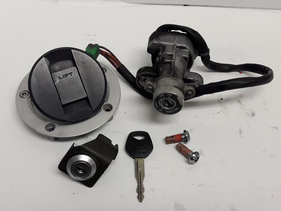 Framsidan på Låssats från en Suzuki SV 1000 -2004 motorcykel.