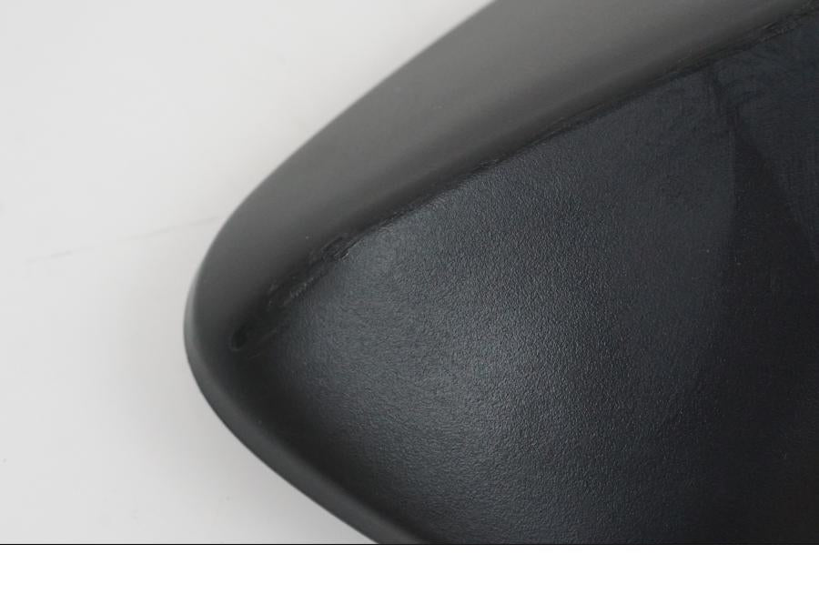 Snett nerifrån på Backspegel från en Honda CB 650 R -2021 motorcykel.