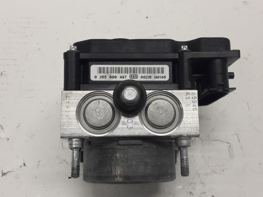 Höger sida på ABS Modulator från en BMW F 800 ST -2010 motorcykel.