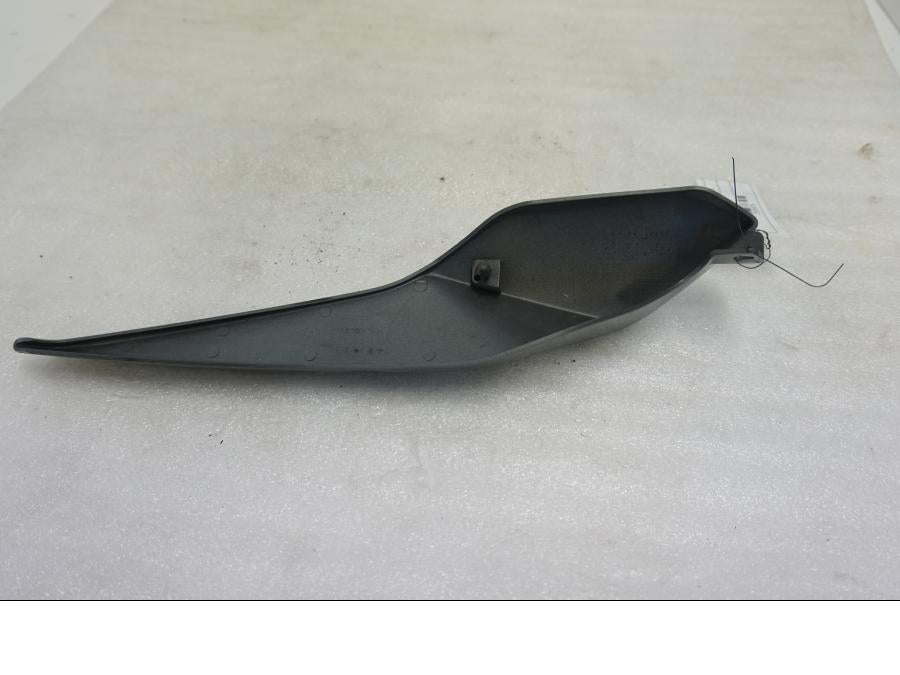 Baksidan på Bakvinge från en BMW K 1300 R -2011 motorcykel.