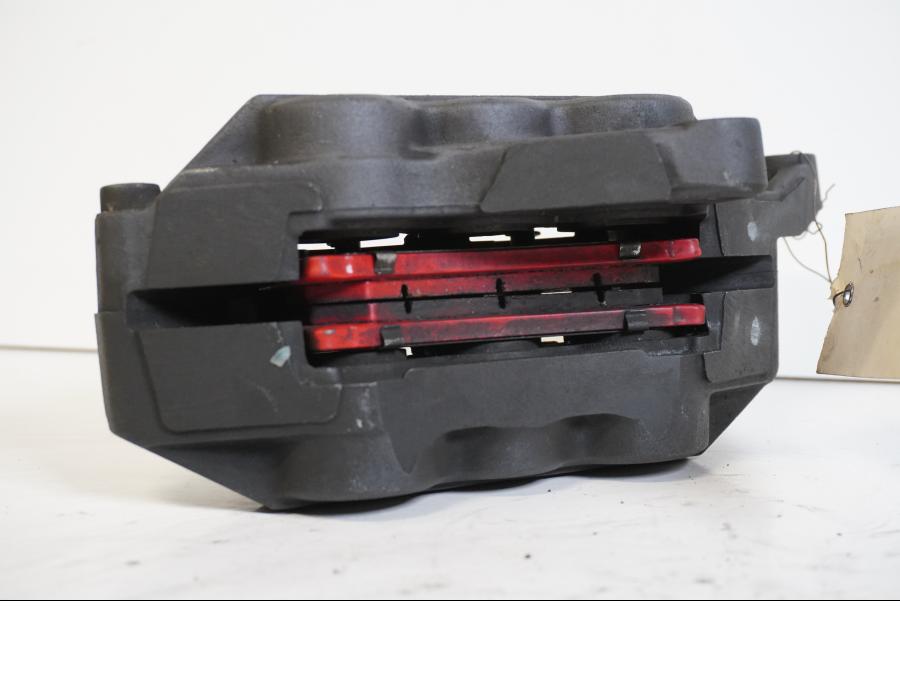 Vänster sida på Bromsok från en Yamaha YZF 750 R -1994 motorcykel.