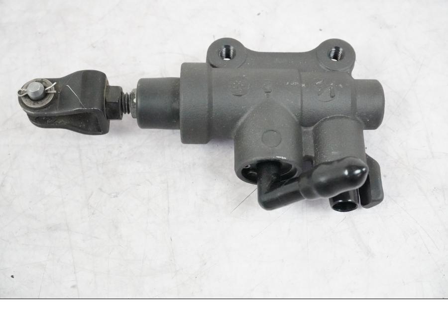 VÀnster sida pÄ Bromshuvudcylinder frÄn en BMW R 1250 GSA -2021 motorcykel.