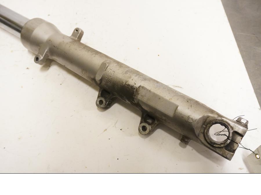 VÀnster sida pÄ Gaffelben frÄn en Honda VFR 750 -1990 motorcykel.