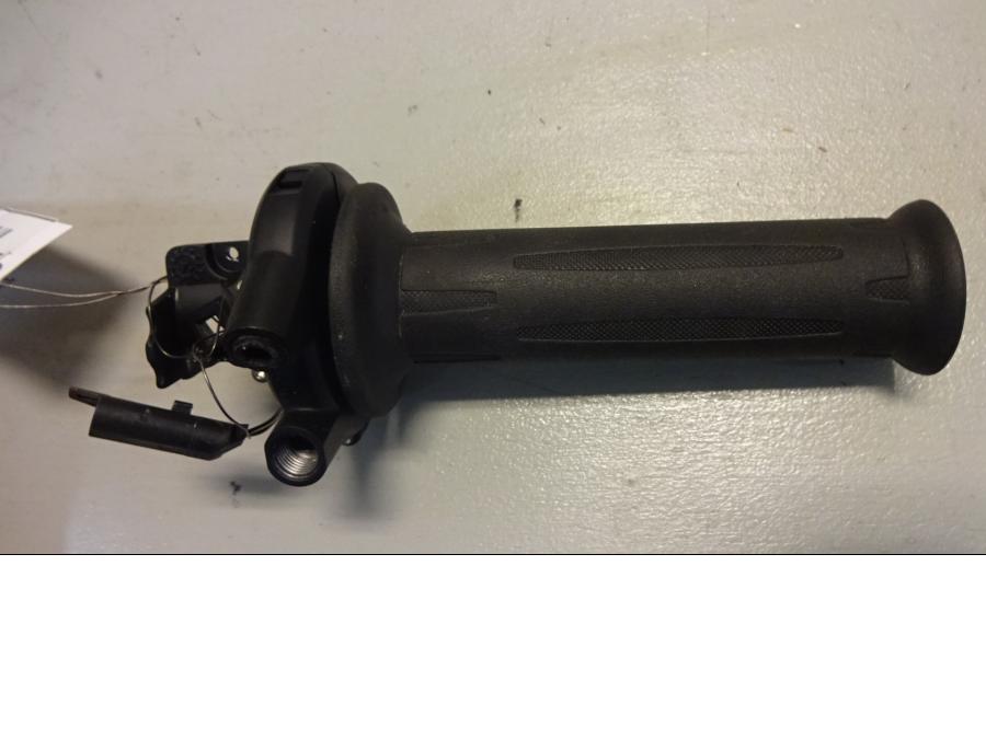 Baksidan på Gasreglage från en BMW F 800 GT -2015 motorcykel.