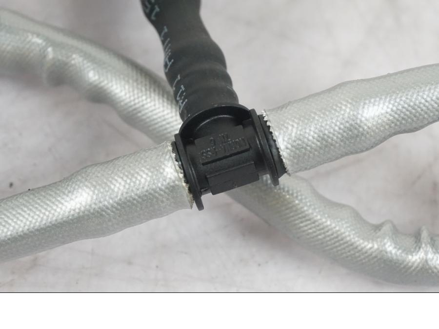 Extrabild1 på Fuel Rail från en KTM 1290 Super Duke R -2022 motorcykel.