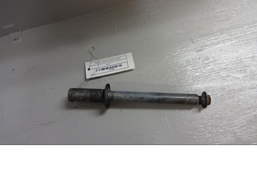 Framsidan på Axel från en BMW R 1150 GS -1999 motorcykel.