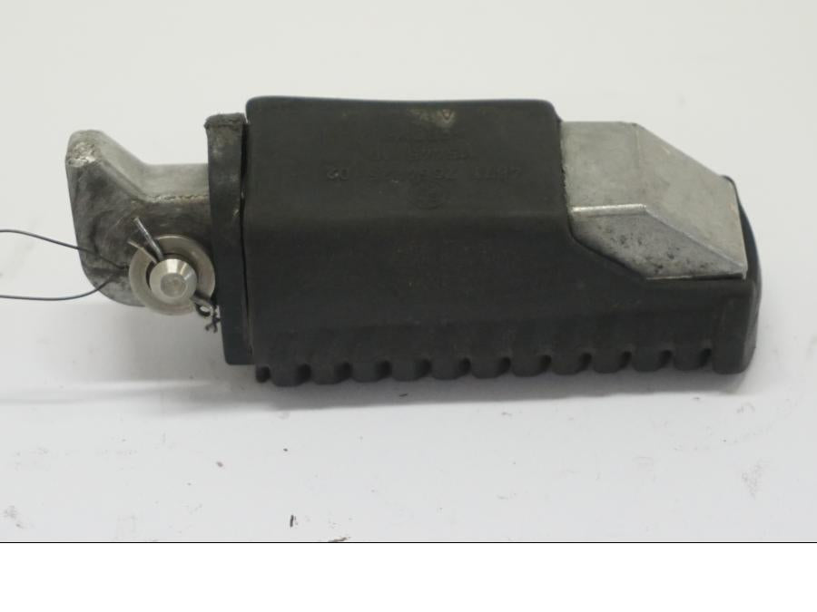 Baksidan pÄ Fotpinne frÄn en BMW F 700 GS -2013 motorcykel.