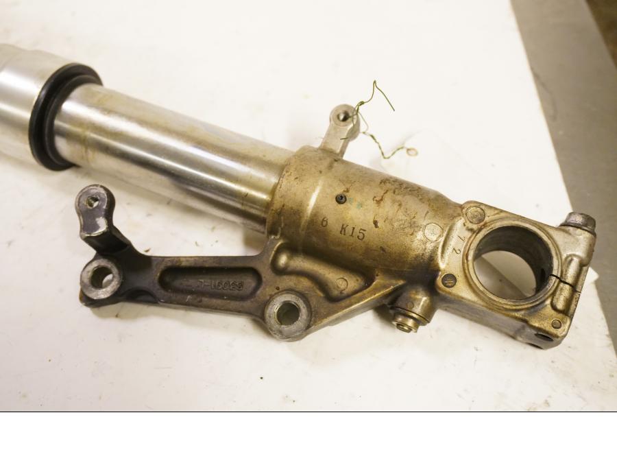 Snett uppifrån på Gaffelben från en Suzuki GSX-R 750 -1997 motorcykel.