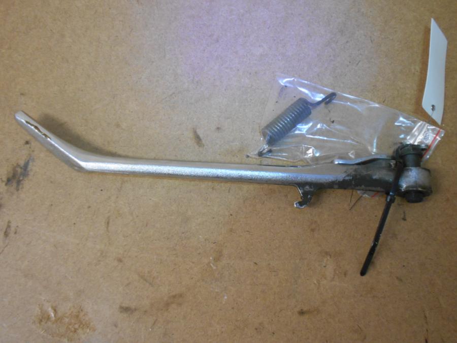 Baksidan på Sidostöd från en Honda VT 1100 C -1995 motorcykel.