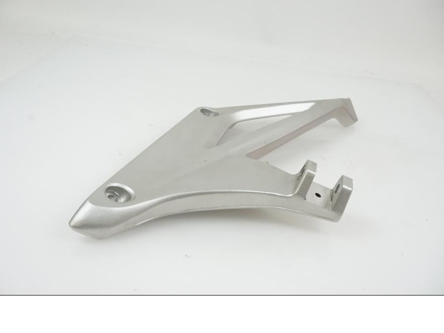 Höger sida pÄ FotpinnefÀste frÄn en BMW R 1250 RT -2022 motorcykel.