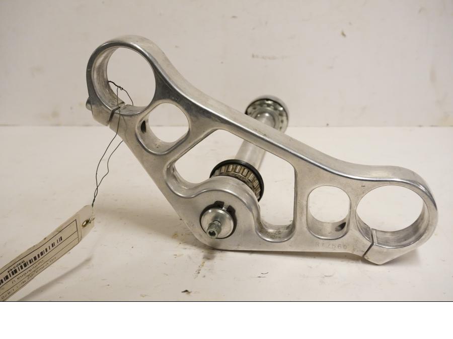 Baksidan på Gaffelkrona från en H-D V-Rod 1130 -2002 motorcykel.