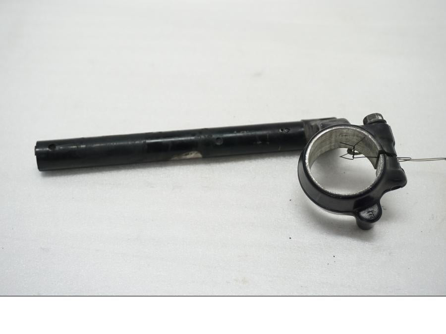 Baksidan på Styre från en Honda CBR 900 RR -1998 motorcykel.