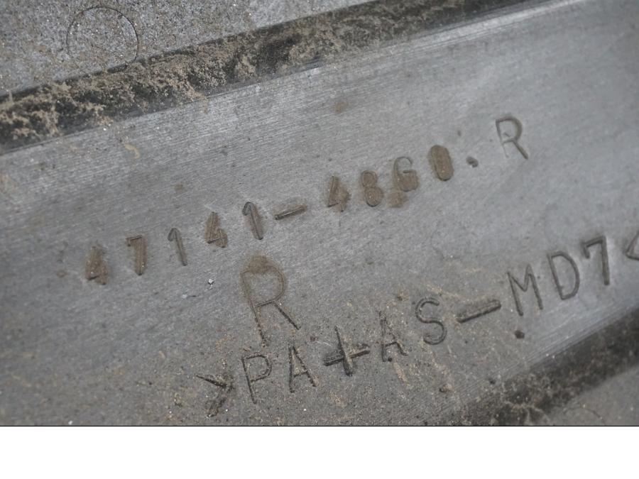 Snett nerifrån på Ramskydd från en Suzuki VZR 1800 -2009 motorcykel.