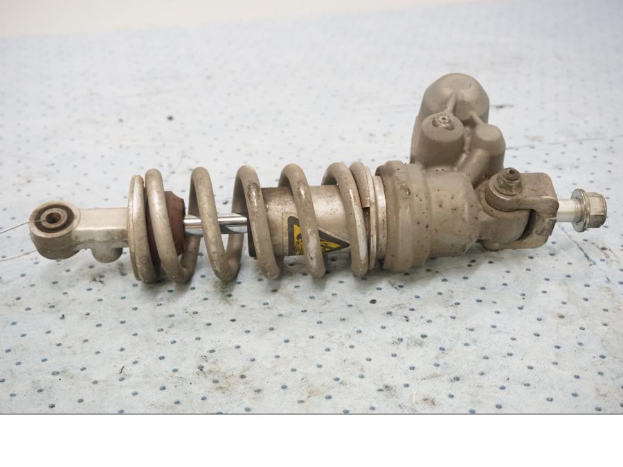 Baksidan på Stötdämpare från en Yamaha YZF 1000 R1 -2010 motorcykel.