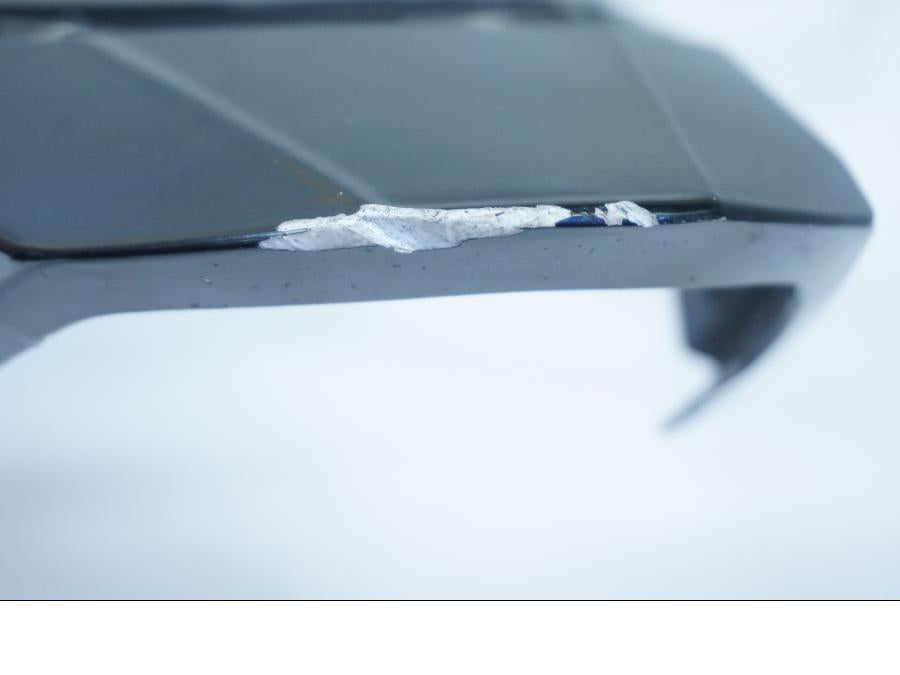 Snett nerifrån på Bakvinge från en Suzuki GSX-R 1000 -2008 motorcykel.