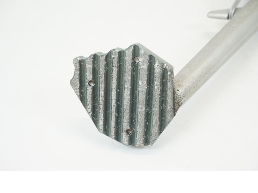 Vänster sida på Sidostöd från en BMW S 1000 XR -2019 motorcykel.