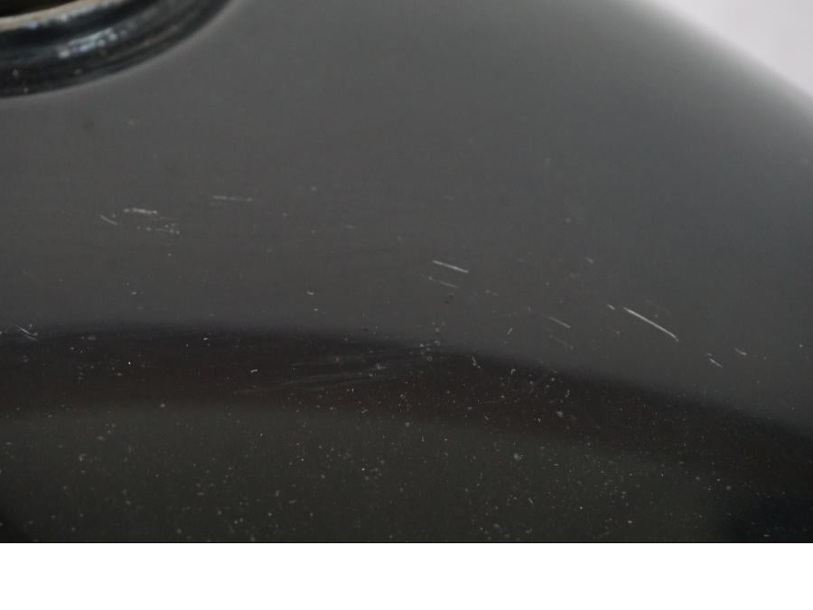 Extrabild6 på Bensintank från en Suzuki VL 800 -2002 motorcykel.