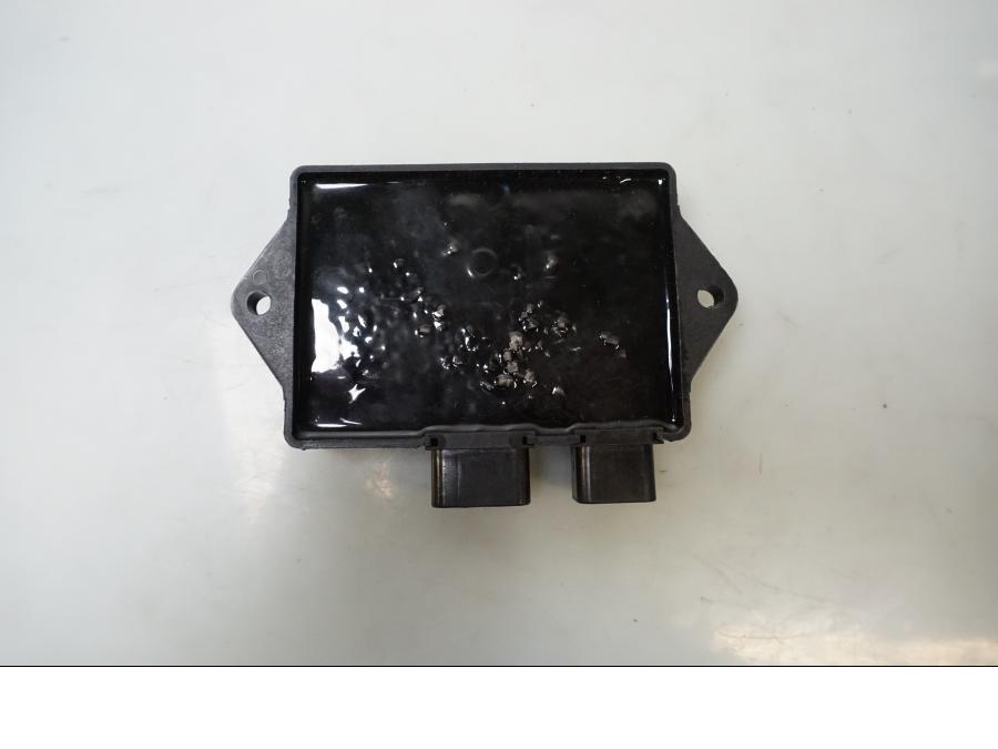 Baksidan på CDI / ECU från en Yamaha XVS 650 -2002 motorcykel.