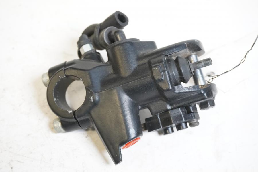 Baksidan på Bromshuvudcylinder från en Kawasaki ZX-10R -2008 motorcykel.