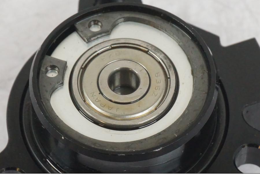 Snett nerifrån på Kopplingslavcylinder från en BMW R 1200 GS -2018 motorcykel.