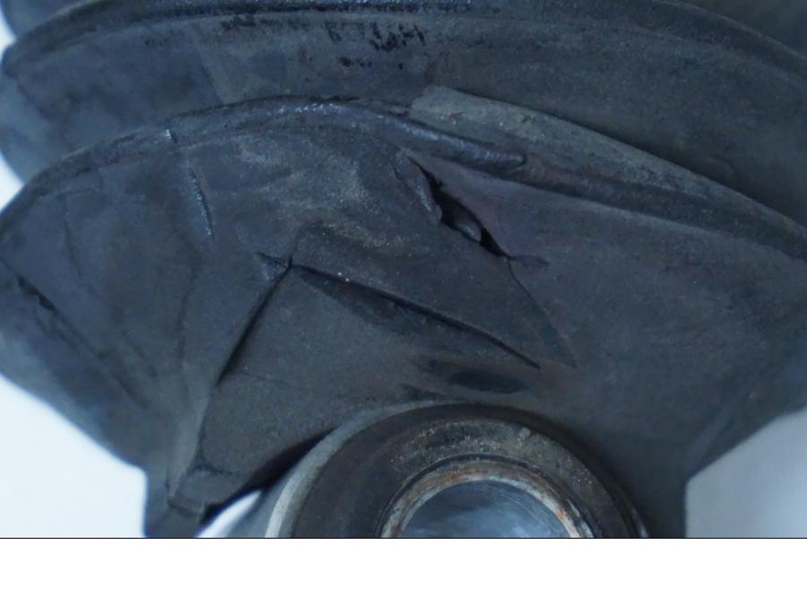 Snett nerifrån på Stötdämpare från en H-D Street Glide FLHX -2009 motorcykel.