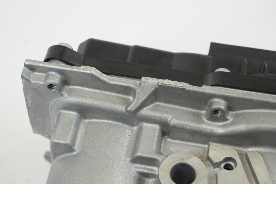 Extrabild2 på Spjällhus från en Triumph Trident -2021 motorcykel.