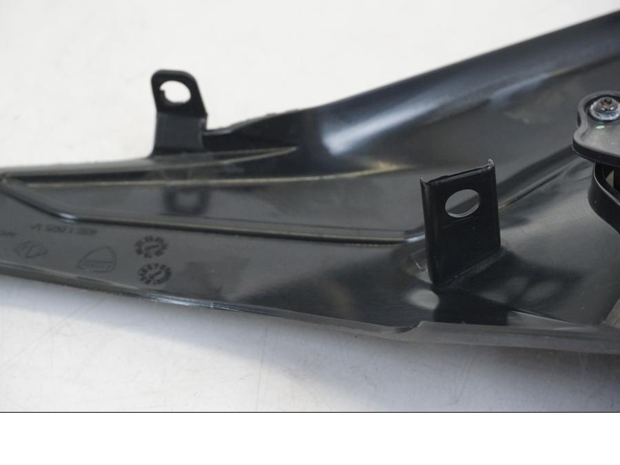 Extrabild6 på Sidopanel från en Ducati Streetfighter V4 -2020 motorcykel.