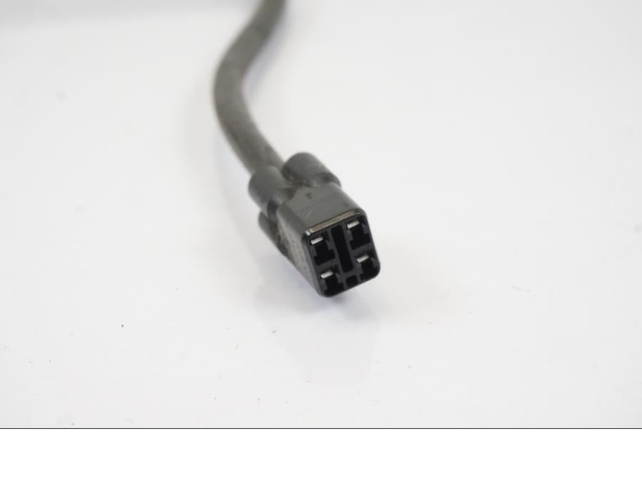 Snett uppifrån på Lambdasond från en Triumph Trident -2021 motorcykel.