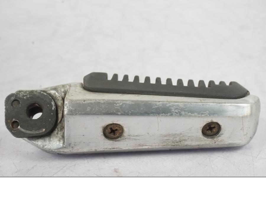 Vänster sida på Fotpinne från en Suzuki GSX 550 EF -1985 motorcykel.