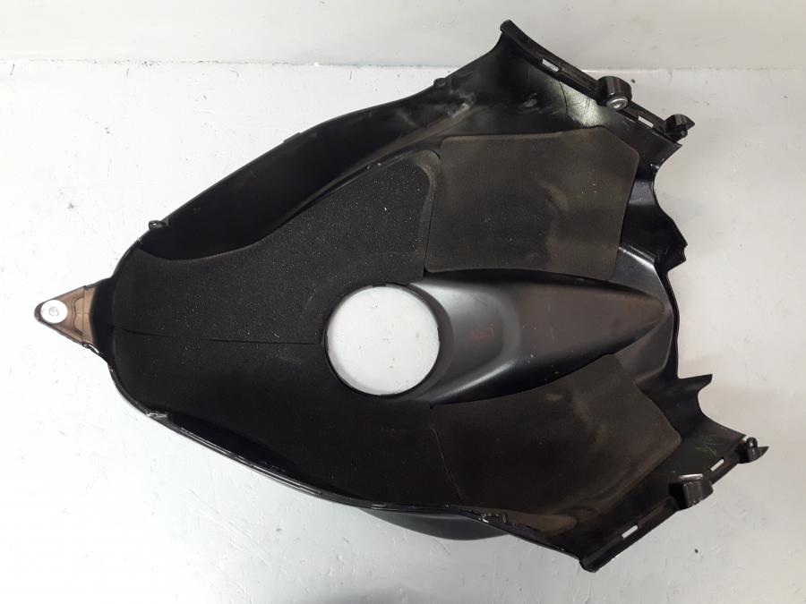 Vänster sida på Bensintankskåpa från en Honda CBR 600 RR -2007 motorcykel.