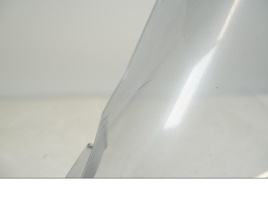 Vänster sida på Vindruta från en Kawasaki Z 750 -2009 motorcykel.