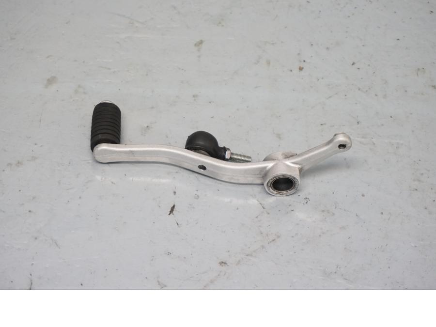 Baksidan på Växelpedal från en Yamaha YZF 1000 R1 -2017 motorcykel.