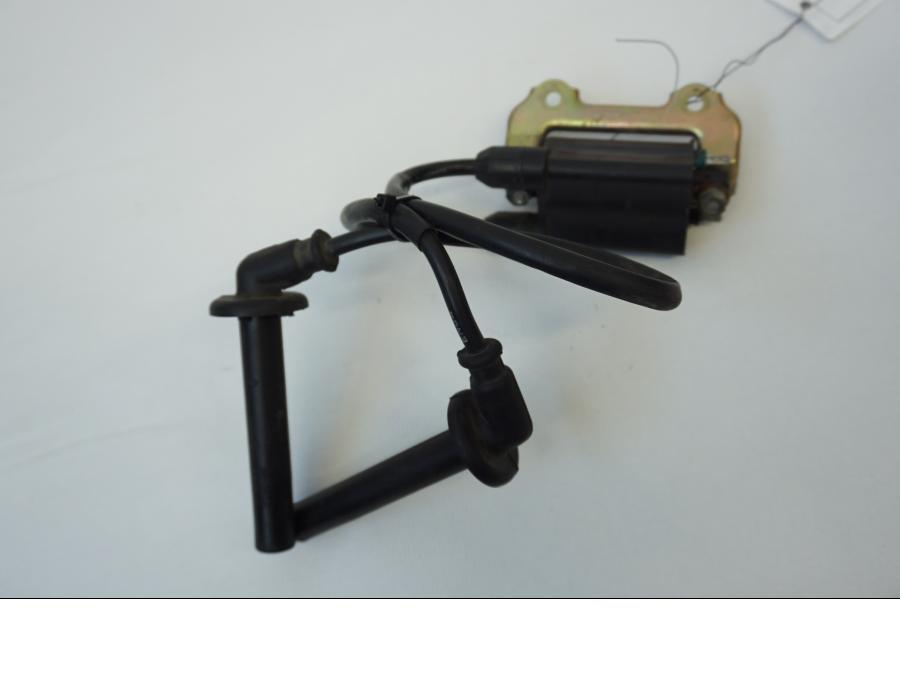 Framsidan på Tändspole från en Honda CBR 900 RR -1997 motorcykel.