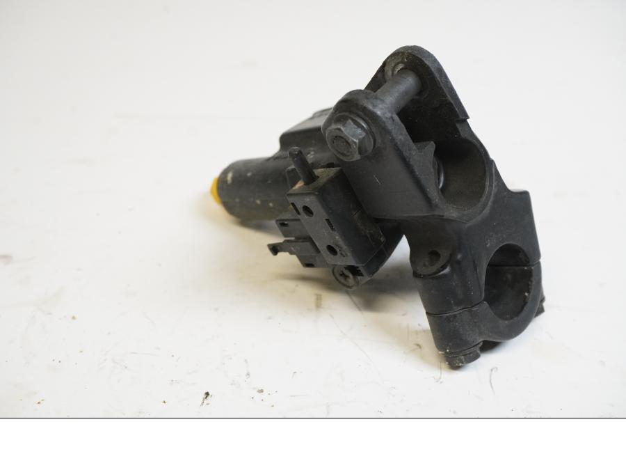 Höger sida pÄ Kopplingshuvudcylinder frÄn en Yamaha YZF 1000 R -1999 motorcykel.