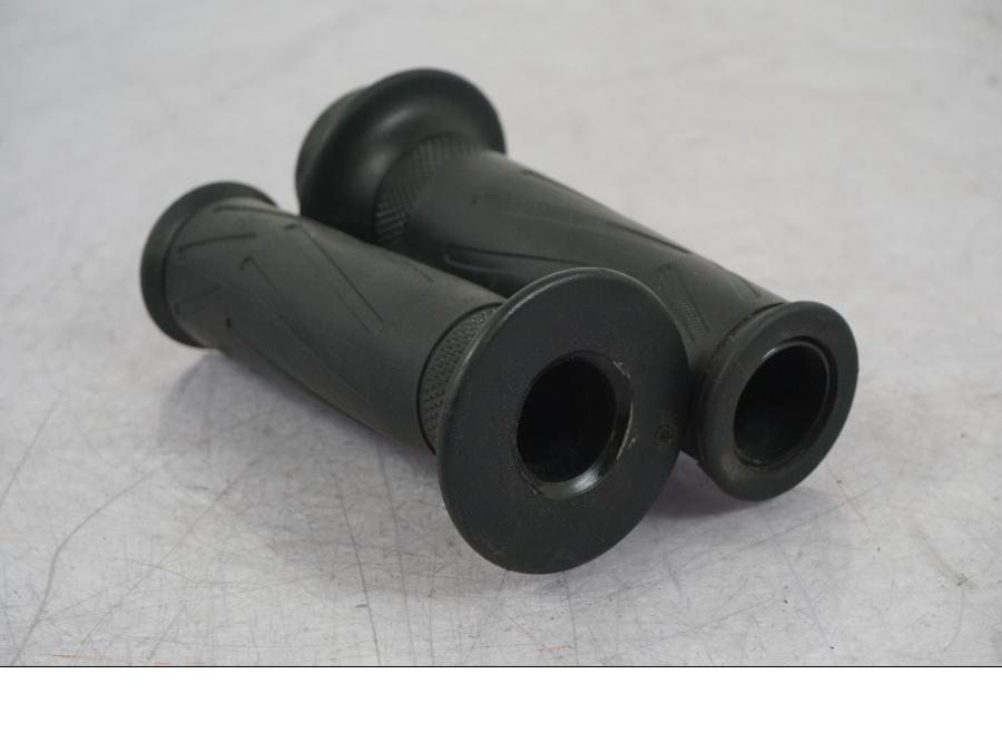 Vänster sida på Handtag från en Yamaha MT-09 SP -2018 motorcykel.