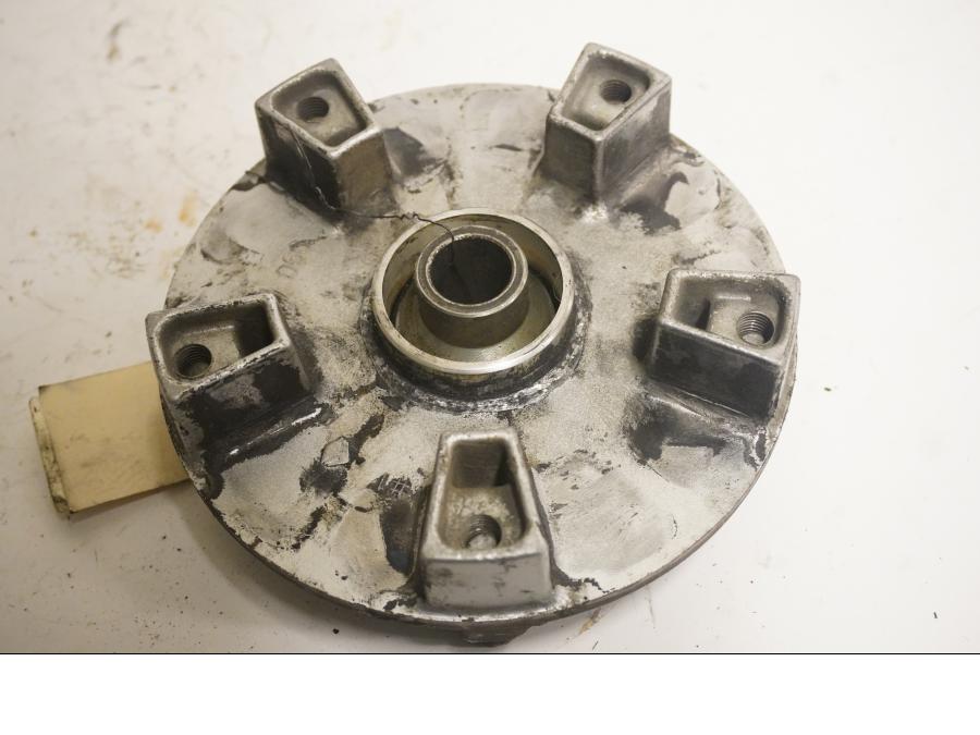 Baksidan på Drevfäste från en Suzuki DL 1000 -2004 motorcykel.