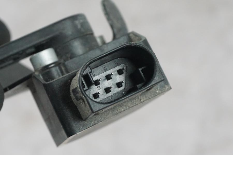 Extrabild1 på Nivåsensor från en BMW K 1600 GTL -2015 motorcykel.