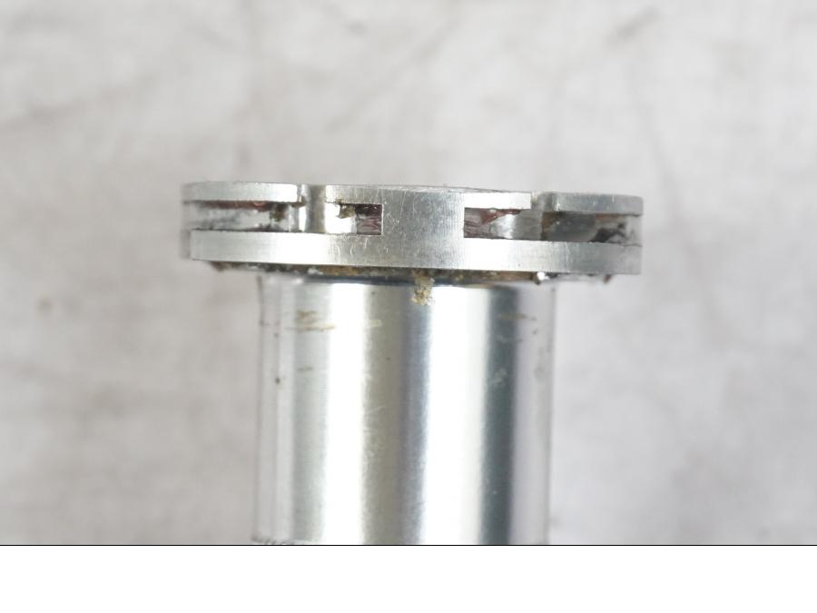 Snett uppifrån på Gasrulle från en Buell 1125 R -2008 motorcykel.