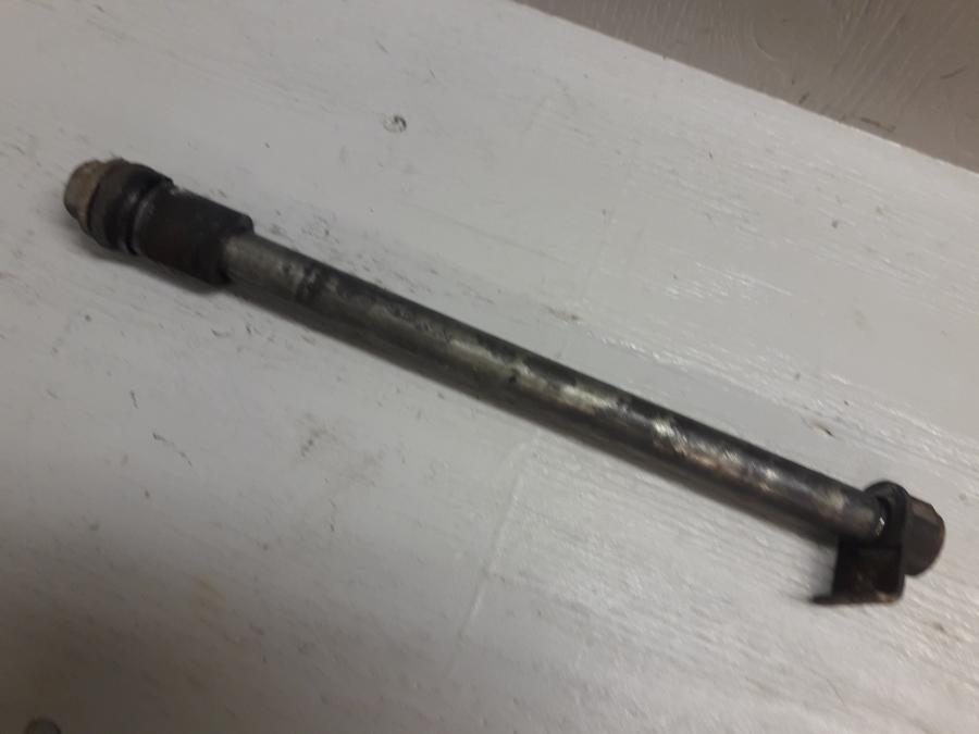 Framsidan på Axel från en Honda CBR 1000 F -1999 motorcykel.