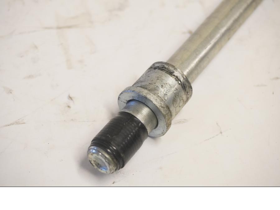 Baksidan på Axel från en Yamaha FZ-8 -2011 motorcykel.